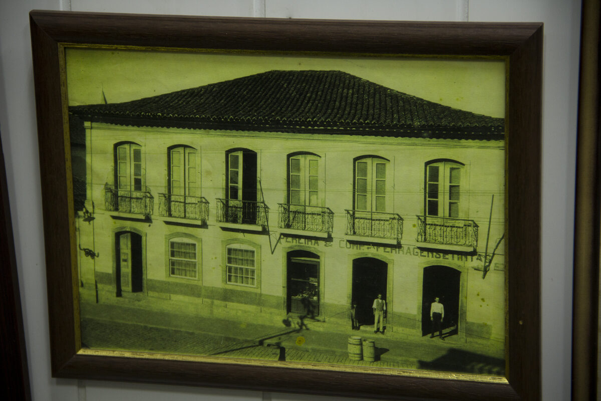 Foto histórica da fachada da Casa Franco em Barbacena, décadas atrás