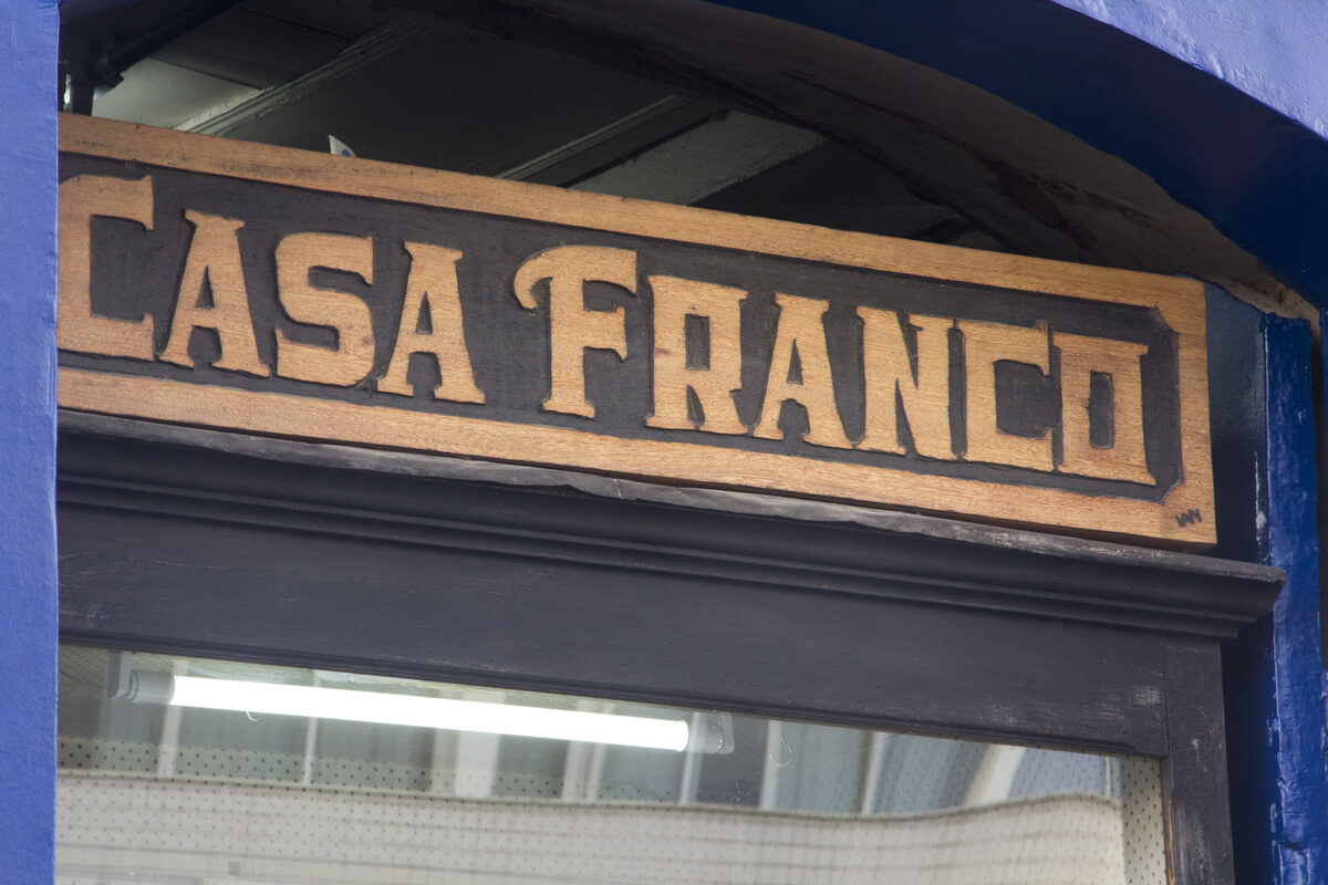 Placa de madeira Casa Franco